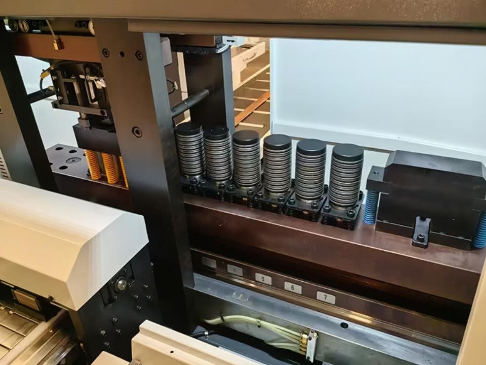 Inline busbar die library